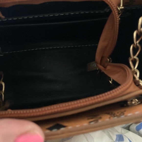 Real leather bag given by a modeling exposition - Picture 2 of 2